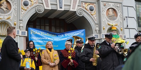 Powiększ grafikę: pola-nadziei-2025-pomagamy-juz-10-lat-603112.jpg