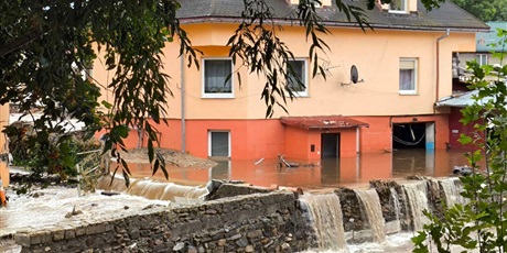 Powiększ grafikę: Pomoc dla Powodzian