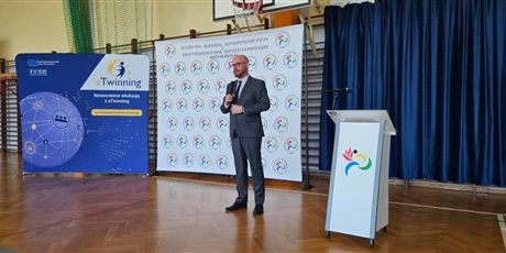 Powiększ grafikę: regionalna-konferencja-warsztatowa-etwinning-w-synergii-z-erasmus-dla-kreatywnych-dyrektorow-i-nauczycieli-695272.jpg