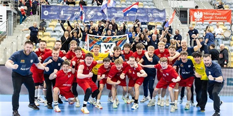 Powiększ grafikę: Srebrni medaliści Mistrzostw Polski Juniorów Młodszych dla Port Service Wybrzeże Gdańsk! 