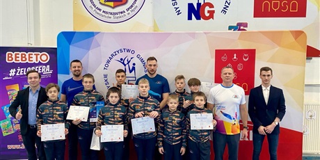 Powiększ grafikę: zawodnicy klubu MKS Gdańsk z trenerami