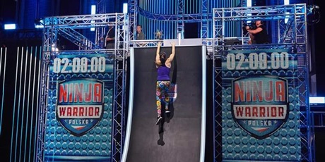 Powiększ grafikę: Pani Kasia Jonaczyk podczas zmagań w programie Ninja Warrior Polska. 