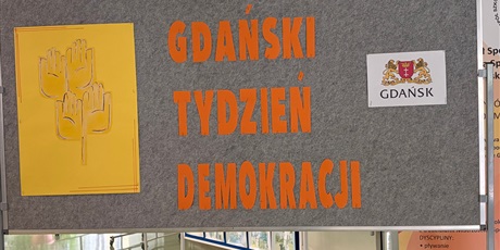 Powiększ grafikę: Tydzień Demokracji W ZSSiMS 