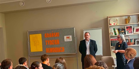 Powiększ grafikę: tydzien-demokracji-w-zssims-712308.jpg