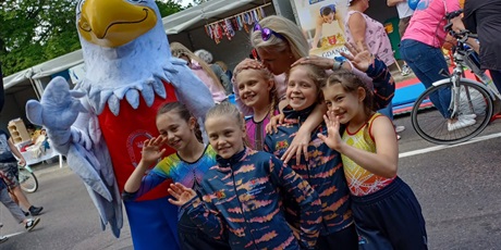 Powiększ grafikę: Viva Oliwa. Gimnastyczki pozują do zdjecia