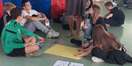 Powiększ grafikę: w-zeszlym-tygodniu-w-naszej-szkole-odbyly-sie-zajecia-z-okazji-tygodnia-szczescia-pod-haslem-ciekawi-siebie-ciekawi-swiata-ponizej-fotorelacja-558194.jpg