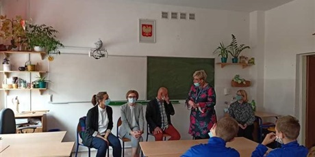 Powiększ grafikę: Spotkanie Pani Wiceprezydent z uczniami ZSSiMS. Spotkanie w klasie.