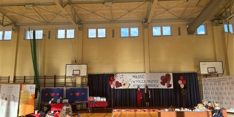 Powiększ grafikę: Wojewódzki Konkurs Miłość w Poezji i Muzyce Różnych Narodów - etap wojewódzki