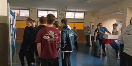 Powiększ grafikę:  Wybory do Samorządu Uczniowskiego XII LO