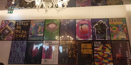Powiększ grafikę: Wyjście do teatru Wybrzeże 