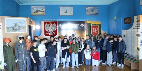 Powiększ grafikę: z-wizyta-w-49-bazie-lotniczej-w-pruszczu-gdanskim-698559.jpg