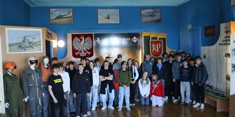 Powiększ grafikę: z-wizyta-w-49-bazie-lotniczej-w-pruszczu-gdanskim-698560.jpg