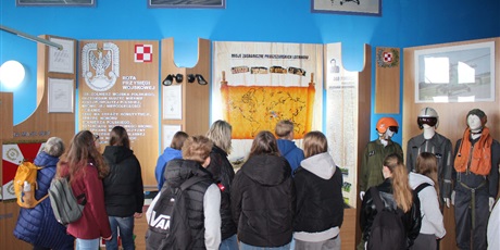 Powiększ grafikę: z-wizyta-w-49-bazie-lotniczej-w-pruszczu-gdanskim-698579.jpg