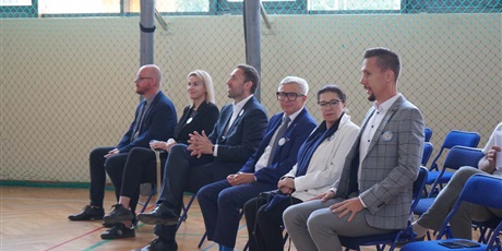 Powiększ grafikę: zaczynamy-miniolimpiade-dzieci-dzieciom-446929.jpg