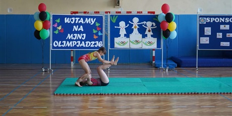 Powiększ grafikę: zaczynamy-miniolimpiade-dzieci-dzieciom-446935.jpg