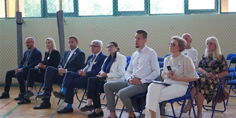 Powiększ grafikę: zaczynamy-miniolimpiade-dzieci-dzieciom-446941.jpg