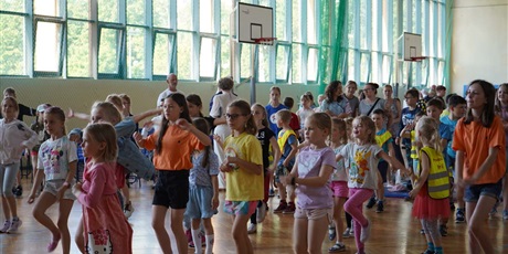 Powiększ grafikę: zaczynamy-miniolimpiade-dzieci-dzieciom-446945.jpg