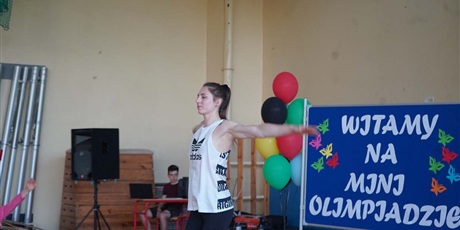 Powiększ grafikę: zaczynamy-miniolimpiade-dzieci-dzieciom-446947.jpg