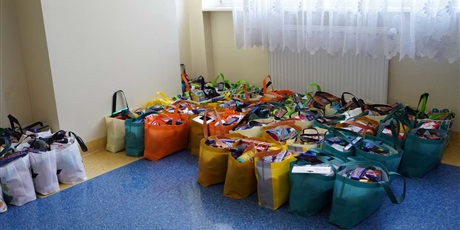 Powiększ grafikę: zaczynamy-miniolimpiade-dzieci-dzieciom-446965.jpg