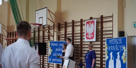 Powiększ grafikę: zakonczenie-roku-szkolnego-454846.jpg
