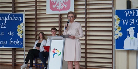 Powiększ grafikę: zakonczenie-roku-szkolnego-454849.jpg