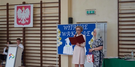 Powiększ grafikę: zakonczenie-roku-szkolnego-454859.jpg