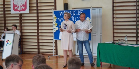 Powiększ grafikę: zakonczenie-roku-szkolnego-454860.jpg