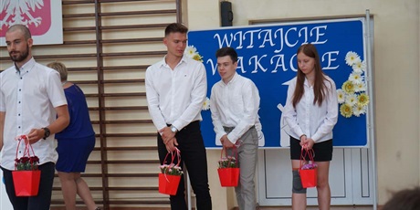 Powiększ grafikę: zakonczenie-roku-szkolnego-454867.jpg