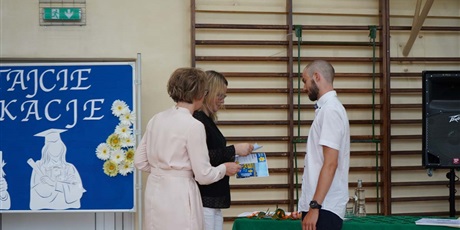 Powiększ grafikę: zakonczenie-roku-szkolnego-454869.jpg