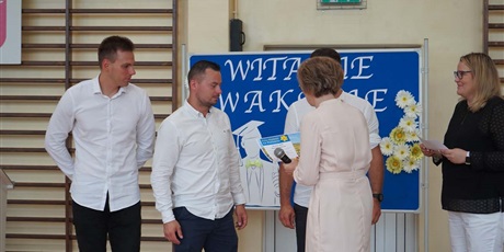Powiększ grafikę: zakonczenie-roku-szkolnego-454870.jpg