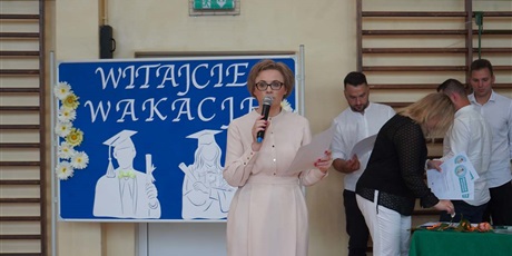 Powiększ grafikę: zakonczenie-roku-szkolnego-454871.jpg