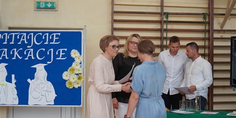Powiększ grafikę: zakonczenie-roku-szkolnego-454873.jpg