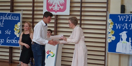 Powiększ grafikę: zakonczenie-roku-szkolnego-454876.jpg