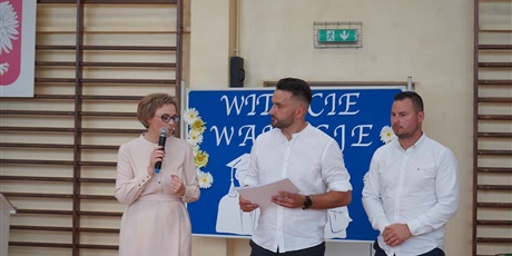 Powiększ grafikę: zakonczenie-roku-szkolnego-454879.jpg