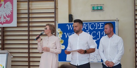 Powiększ grafikę: zakonczenie-roku-szkolnego-454880.jpg