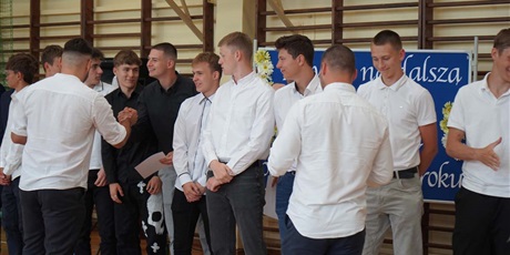Powiększ grafikę: zakonczenie-roku-szkolnego-454881.jpg