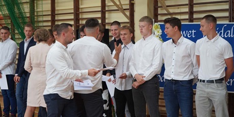 Powiększ grafikę: zakonczenie-roku-szkolnego-454884.jpg