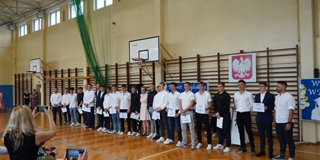 Powiększ grafikę: zakonczenie-roku-szkolnego-454893.jpg