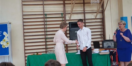 Powiększ grafikę: zakonczenie-roku-szkolnego-454896.jpg