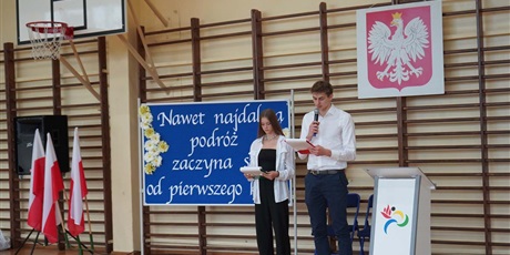 Powiększ grafikę: zakonczenie-roku-szkolnego-454897.jpg