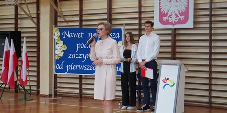 Powiększ grafikę: zakonczenie-roku-szkolnego-454898.jpg