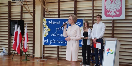 Powiększ grafikę: zakonczenie-roku-szkolnego-454900.jpg
