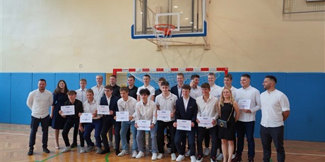 Powiększ grafikę: zakonczenie-roku-szkolnego-454903.jpg