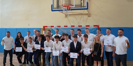 Powiększ grafikę: zakonczenie-roku-szkolnego-454905.jpg