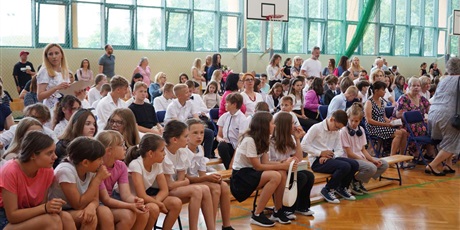 Powiększ grafikę: zakonczenie-roku-szkolnego-454913.jpg