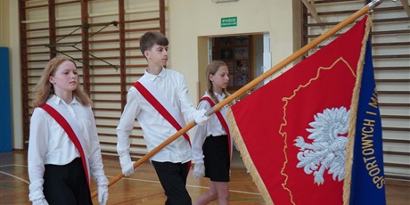 Powiększ grafikę: zakonczenie-roku-szkolnego-454915.jpg