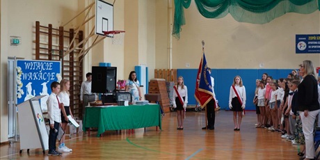 Powiększ grafikę: zakonczenie-roku-szkolnego-454916.jpg