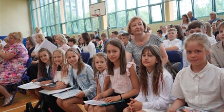 Powiększ grafikę: zakonczenie-roku-szkolnego-454924.jpg