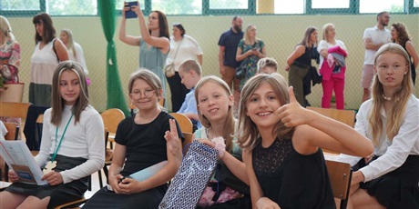 Powiększ grafikę: zakonczenie-roku-szkolnego-454926.jpg