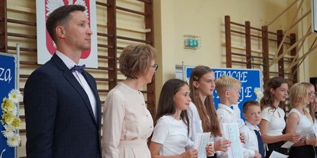 Powiększ grafikę: zakonczenie-roku-szkolnego-454928.jpg